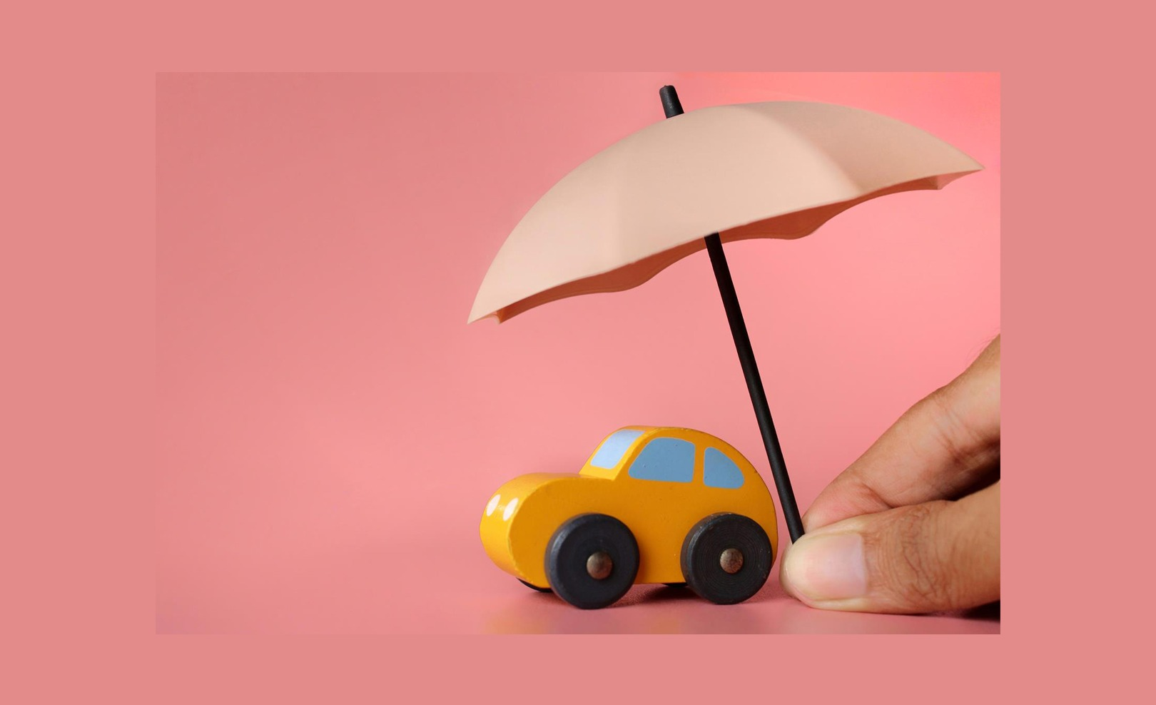 Samochód zabawkowy i parasol